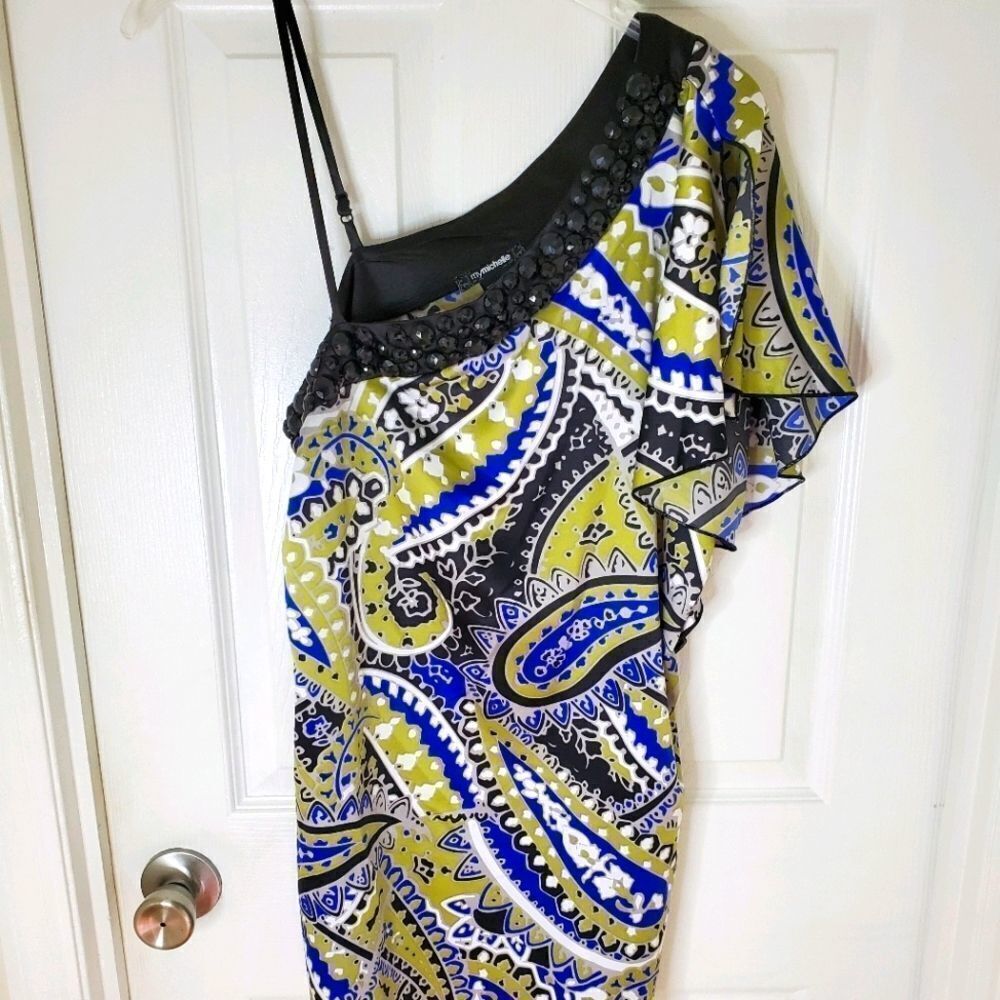 🍀Gorgeous Asymmetrical Top Size Medium